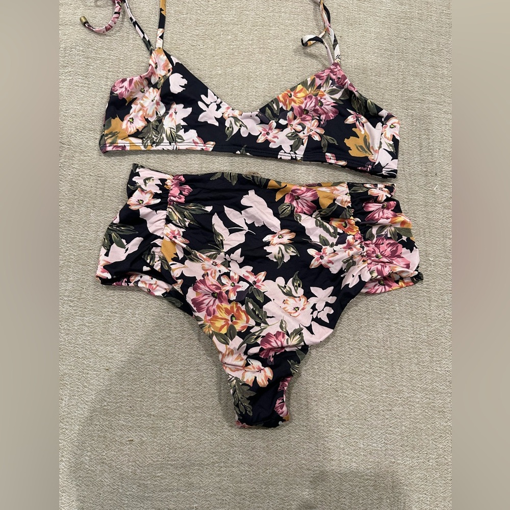 Bikini set - Vitamin A Ambrosia High Waisted Bottom and Bikini Top (Large) - Picture 6 of 6